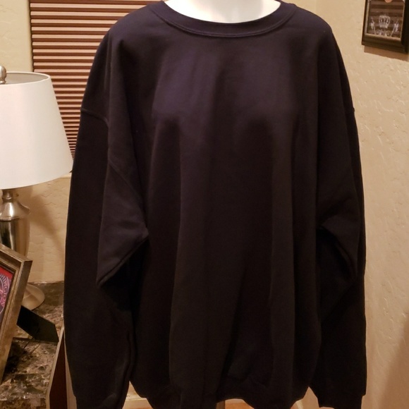 Gildan Other - Gildan Graphic Sweatshirt